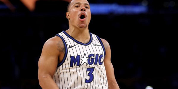 九游娱乐app下载-NBA官宣两张罚单：华子贝恩用力把球扔向观众席 各罚25000美元