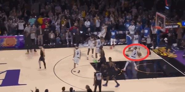 九游娱乐app下载-NBA官宣两张罚单：华子贝恩用力把球扔向观众席 各罚25000美元
